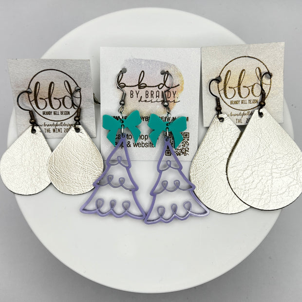 ACRYLIC EARRINGS || <BR> Bow + Christmas Tree Earrings  - PINK BOW + MULTICOLOR GLITTER TREE