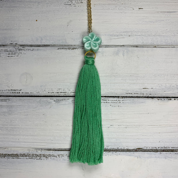 TASSEL NECKLACE - CAROLINA    ||   SPRING GREEN  TASSEL WITH FLOWER DECORATIVE BEAD