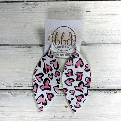 MAISY - Leather Earrings  ||    <BR> PINK OUTLINE HEARTS ON WHITE (FAUX LEATHER)