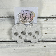 SKULL -  Leather Earrings  ||   <BR> WHITE FINE GLITTER (LEATHER ON THICK CORK)