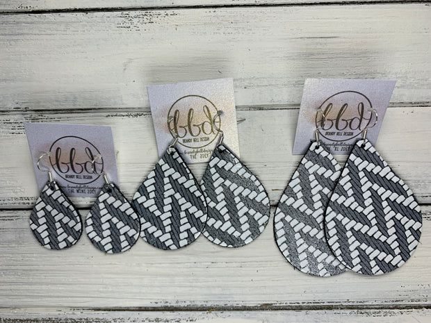 ZOEY (3 sizes available!) -  Leather Earrings  ||   BLACK & WHITE CHEVRON